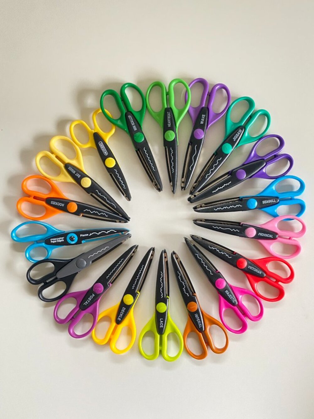 Fiskars Decorative Edge Scissors Set Of 18 With Rotating Wood Carousel ECU - Picture 7 of 10